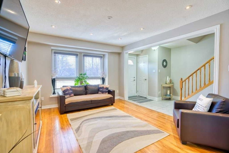 98 Centre St N, Brampton, L6V2Z3 | Image 3