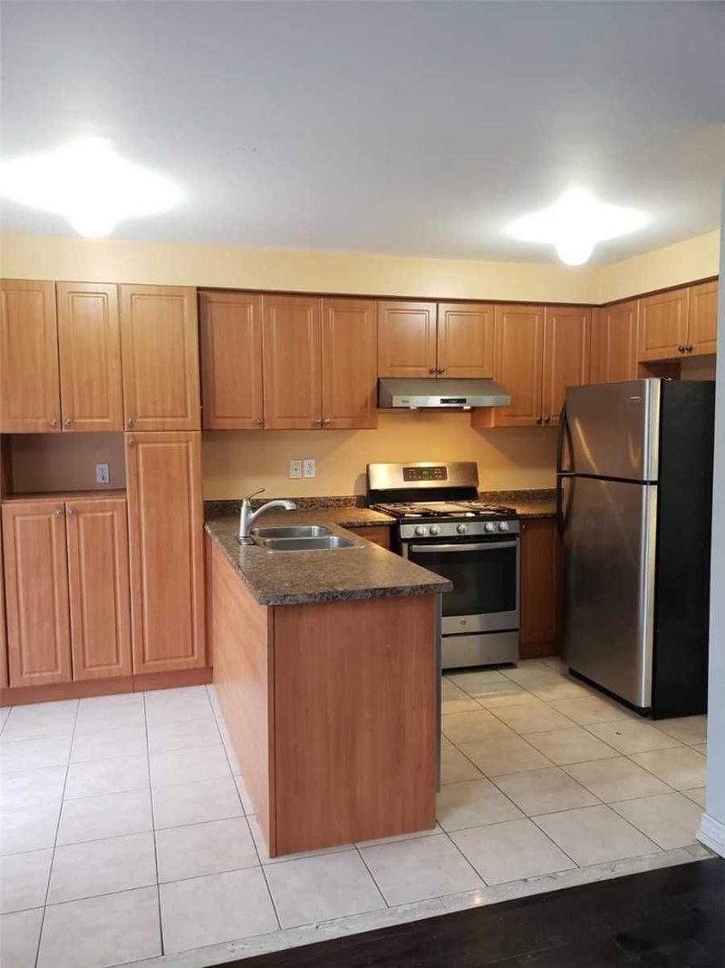 222 Albright Rd, Brampton, L6X5E7 | Image 2