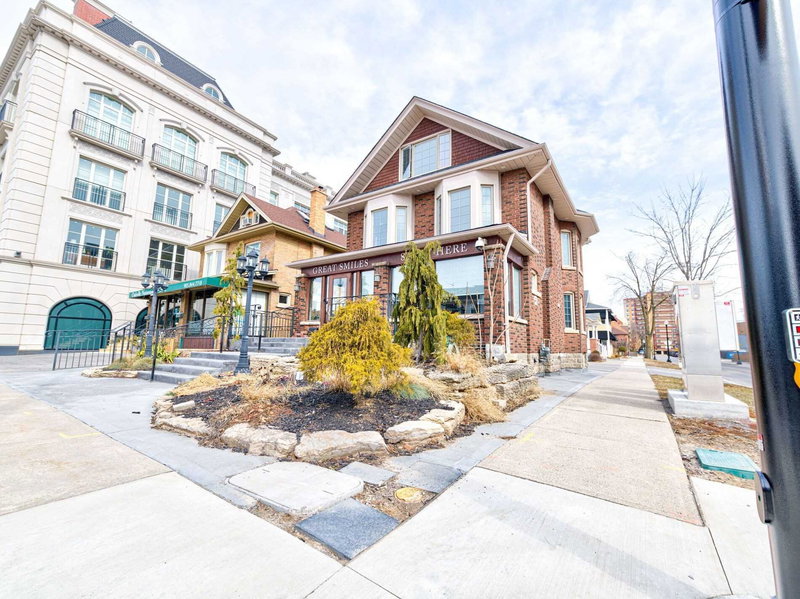 123 Trafalgar Rd, Oakville, L6J 3G4 | Image 3