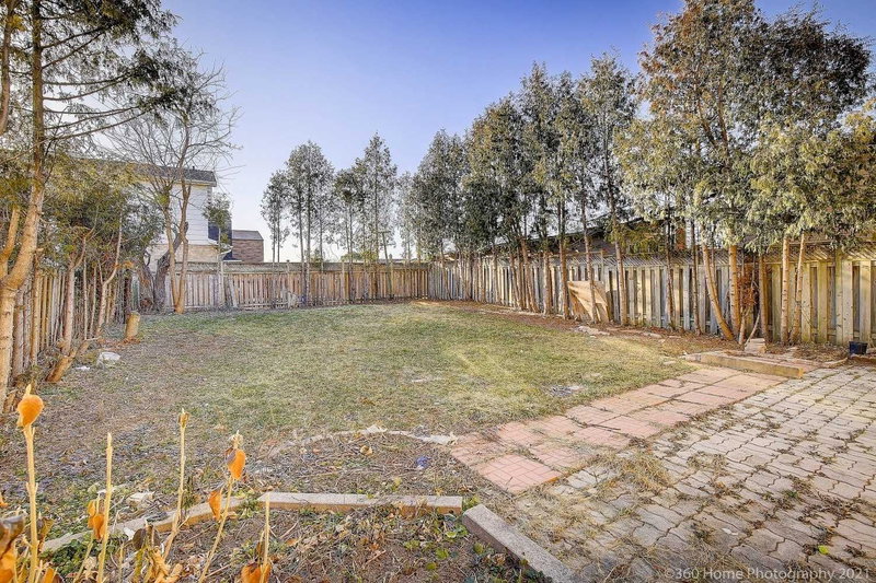 3880 Teeswater Rd, Mississauga, L4T3L1 | Image 3