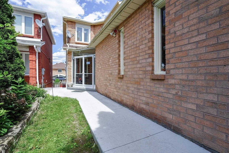 48 Cortez Crt, Brampton, L6X3Y9 | Image 2