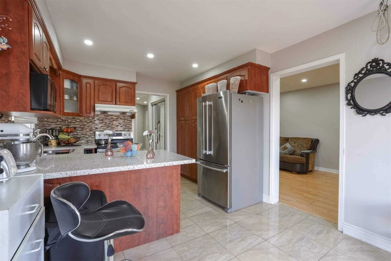 48 Cortez Crt, Brampton, L6X3Y9 | Image 3