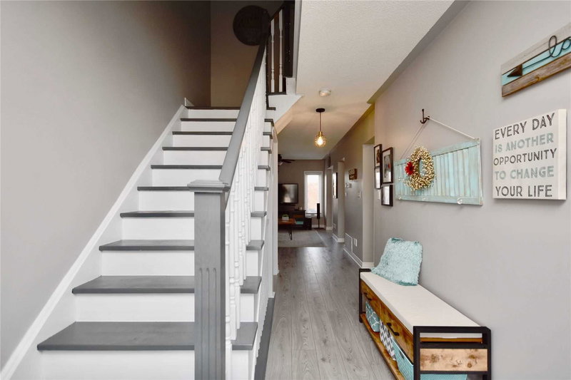 20 Hesketh Crt, Caledon, L7C1C6 | Image 3