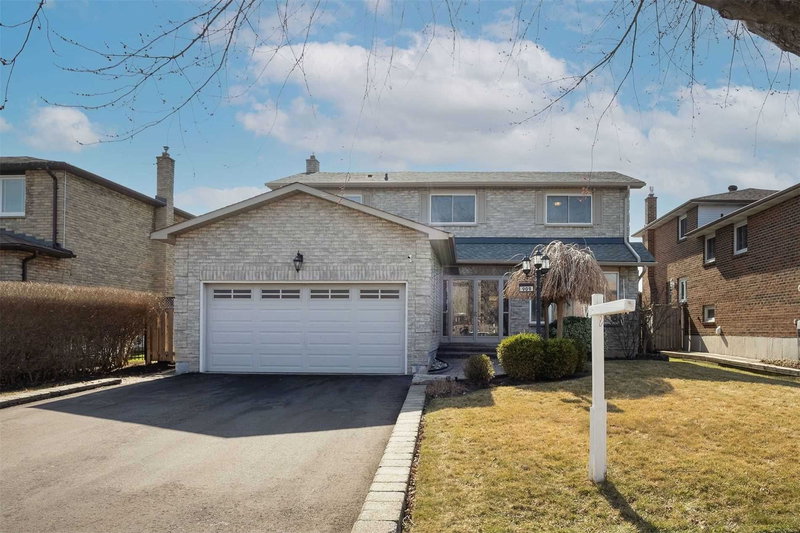 909 Lovingston Cres, Mississauga, L4W3S6 | Image 2