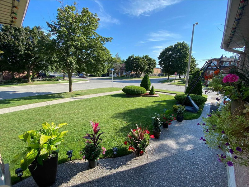 846 Savoy Cres, Mississauga, L5R3C7 | Image 2