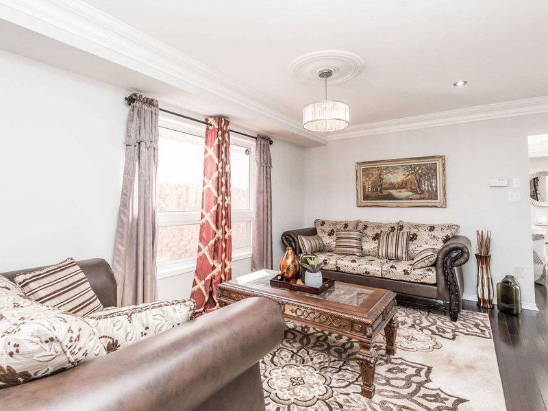 12 Linderwood Dr, Brampton, L7A1R7 | Image 3