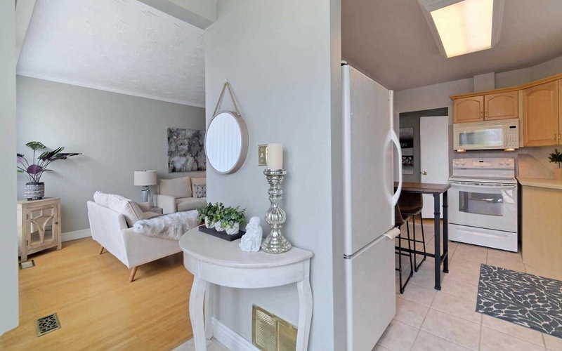 33 Heavitree Dr, Toronto, M3L1K5 | Image 3