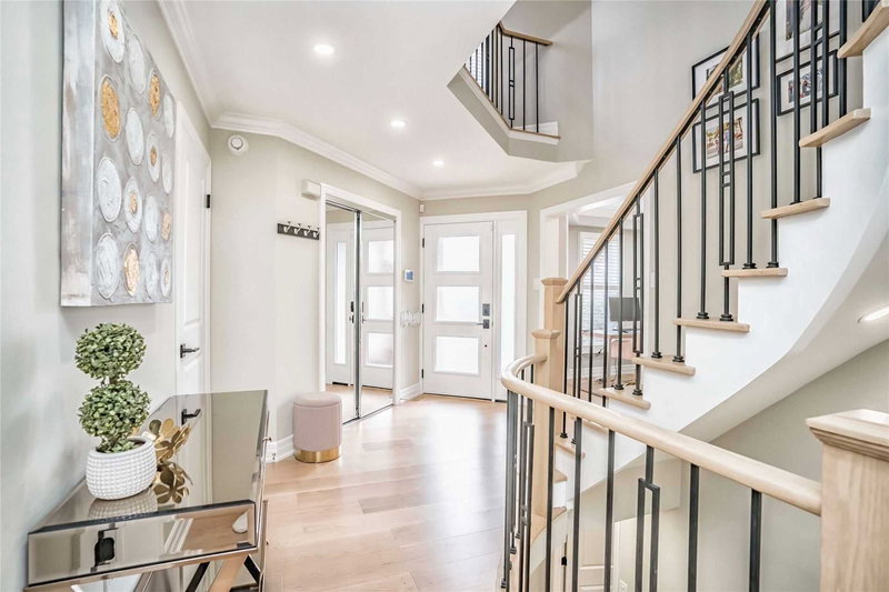 976 Silver Birch Tr, Mississauga, L5J4S3 | Image 2