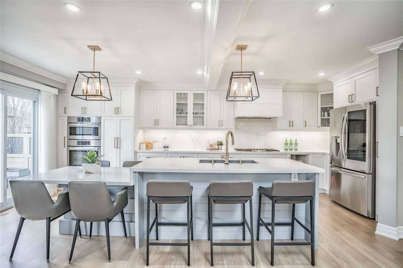 976 Silver Birch Tr, Mississauga, L5J4S3 | Image 3