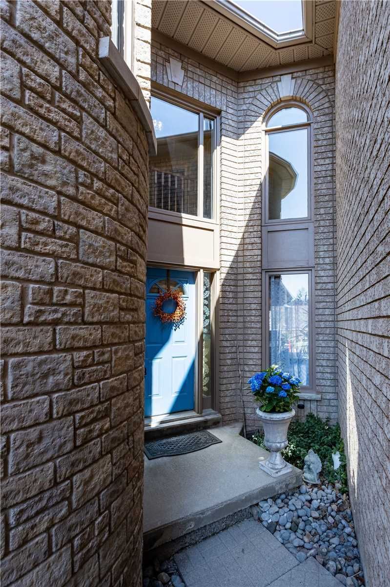 2233 Rockingham Dr, Oakville, L6H6E7 | Image 3