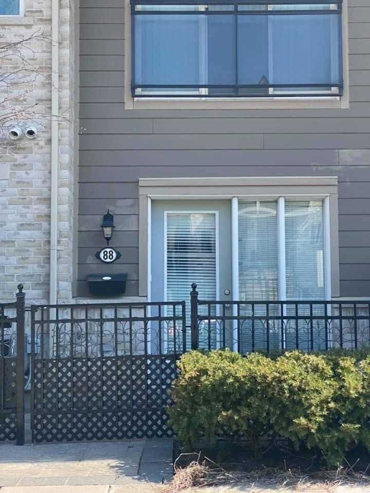88 - 60 Fairwood Circ, Brampton, L6R0Y6 | Image 2