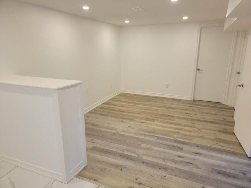 245 Foxbar Rd, Burlington, L7L 3A2 | Image 3