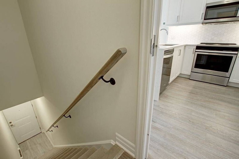 220 - 652 Cricklewood Dr, Mississauga, L5E0A5 | Image 3