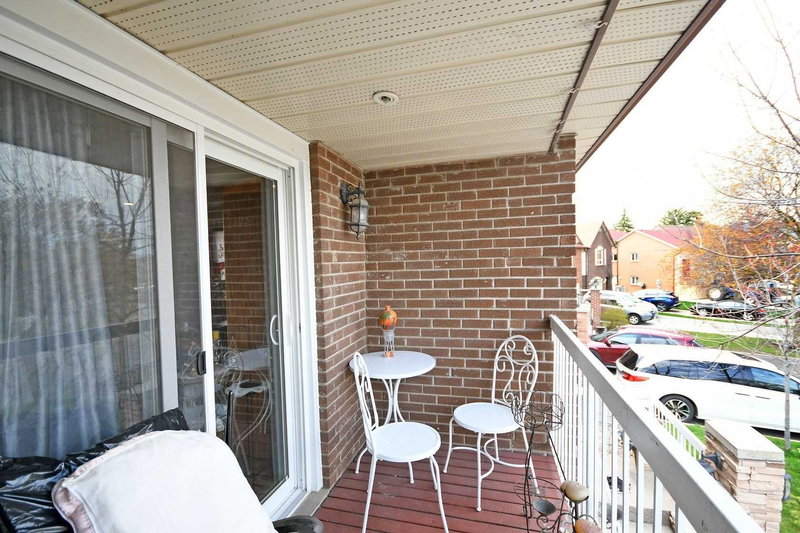 44 Rotherglen Crt, Brampton, L6X2S1 | Image 3