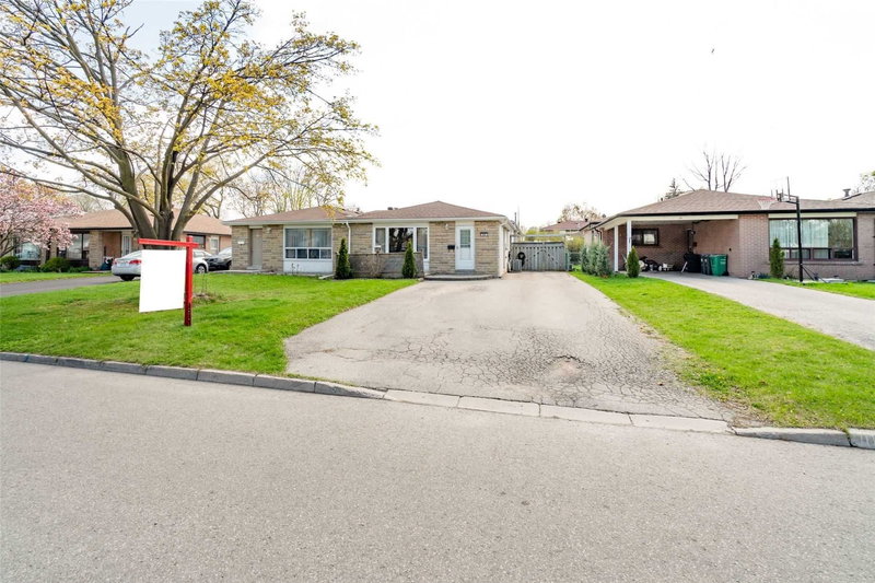 53 Davenport Cres, Brampton, L6T3L5 | Image 2