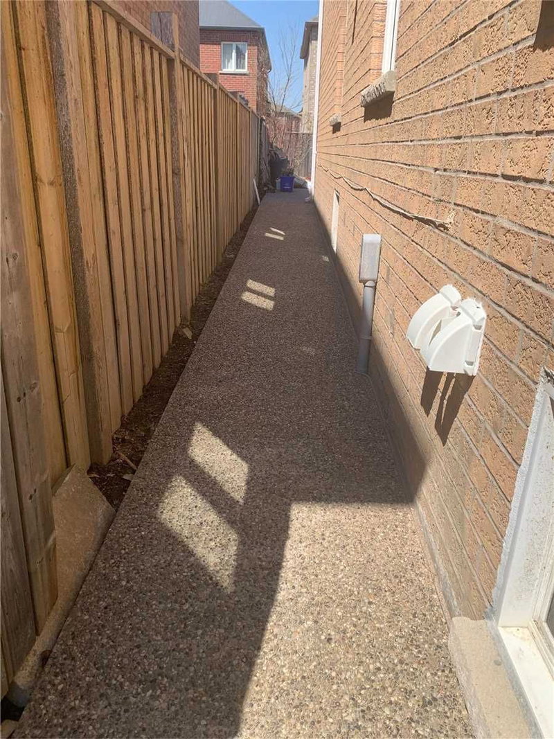 Lower - 3095 Tacc Dr, Mississauga, L5M0A9 | Image 2