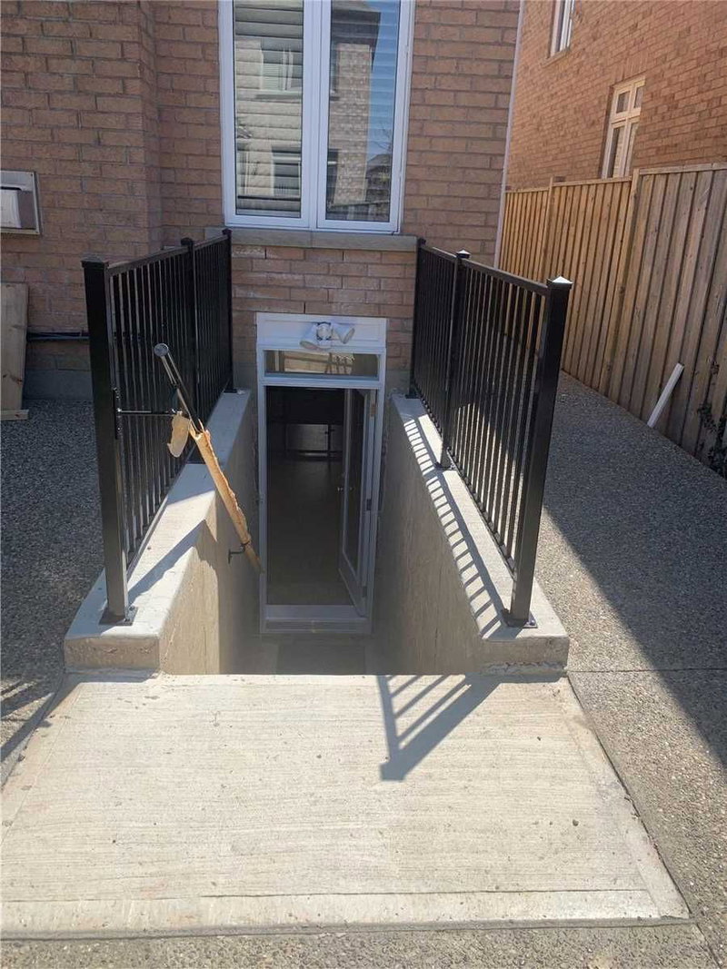 Lower - 3095 Tacc Dr, Mississauga, L5M0A9 | Image 3