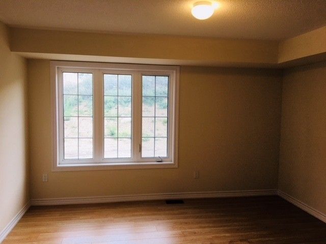 8 Shiff Cres, Brampton, L6Z0H5 | Image 2