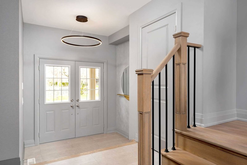 1659 Vellore Cres, Mississauga, L5G 0C3 | Image 2