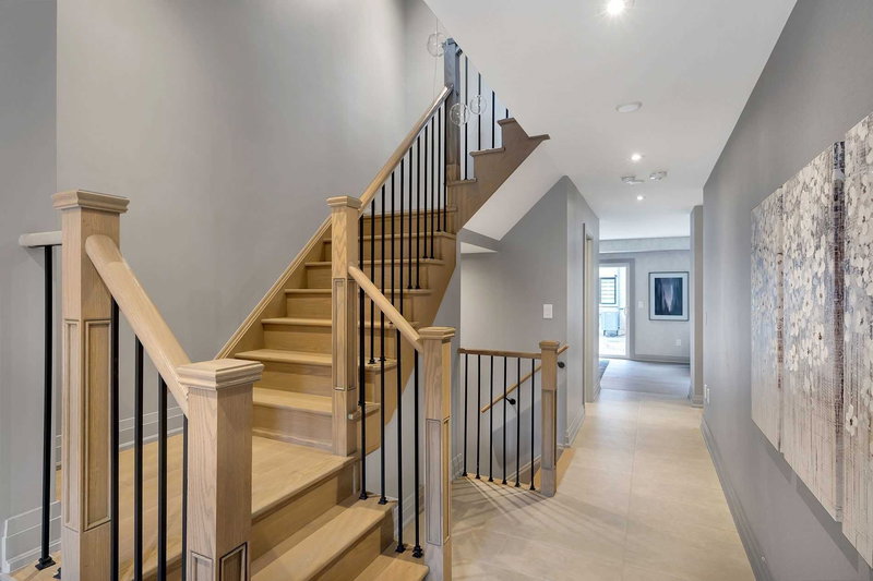 1659 Vellore Cres, Mississauga, L5G 0C3 | Image 3