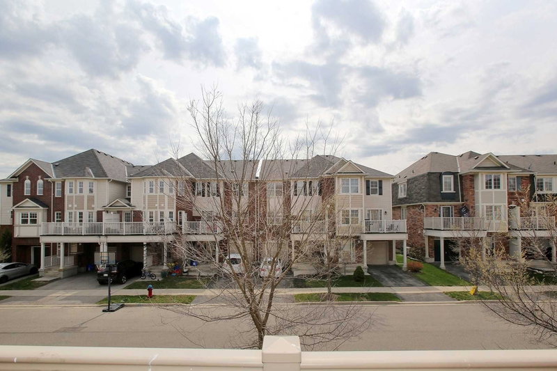 649 Frank Pl, Milton, L9T 0P8 | Image 2