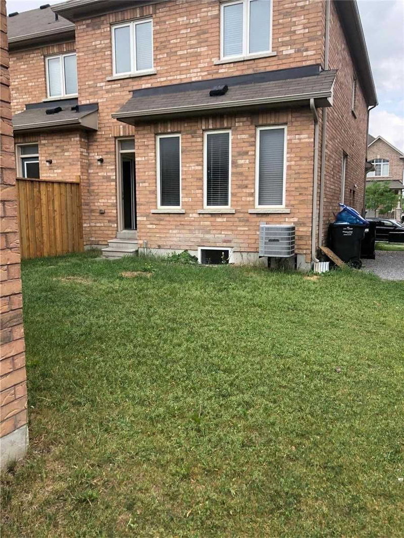 16 Saint Dennis Rd, Brampton, L6R 3W5 | Image 2