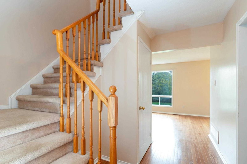 30 Wickstead Crt, Brampton, L6R1N8 | Image 3