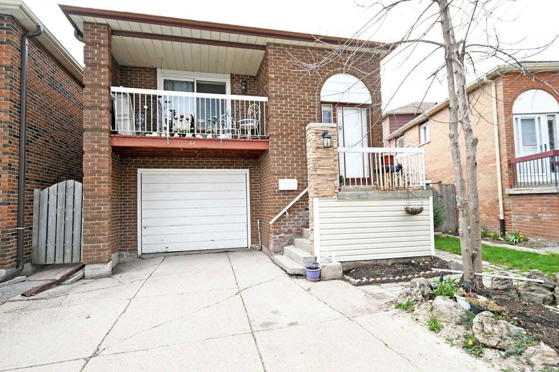 44 Rotherglen Crt, Brampton, L6X2S1 | Image 2