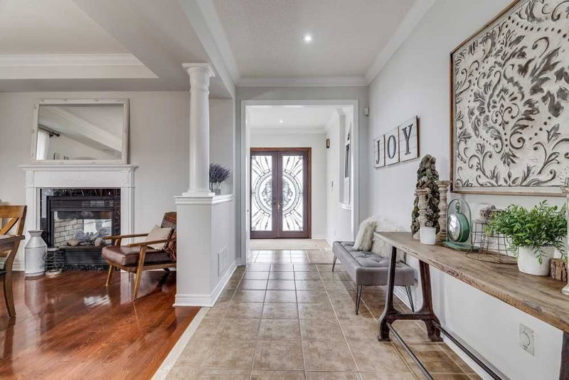 3322 Fox Run Circ, Oakville, L6L 6W4 | Image 2