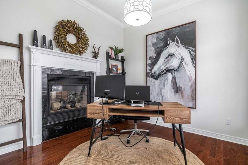 3322 Fox Run Circ, Oakville, L6L 6W4 | Image 3