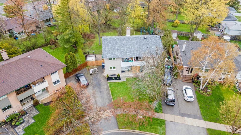 1379 Rock Crt, Mississauga, L5J3W5 | Image 2