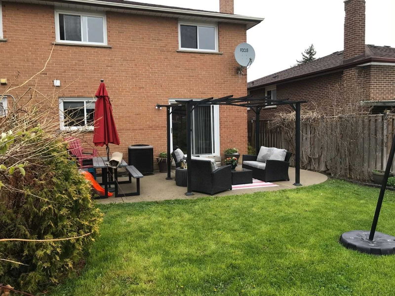 4135 Dunmow Cres, Mississauga, L4Z1E1 | Image 2