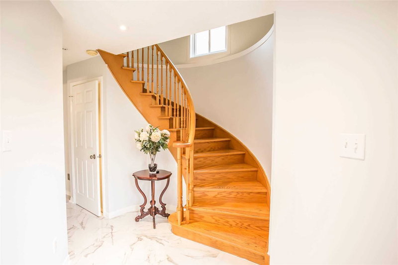 6361 Longspur Rd, Mississauga, L5N6H1 | Image 3