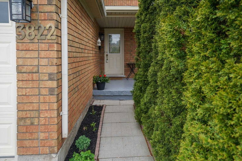 3822 Spicewood Way, Mississauga, L5N7W7 | Image 3