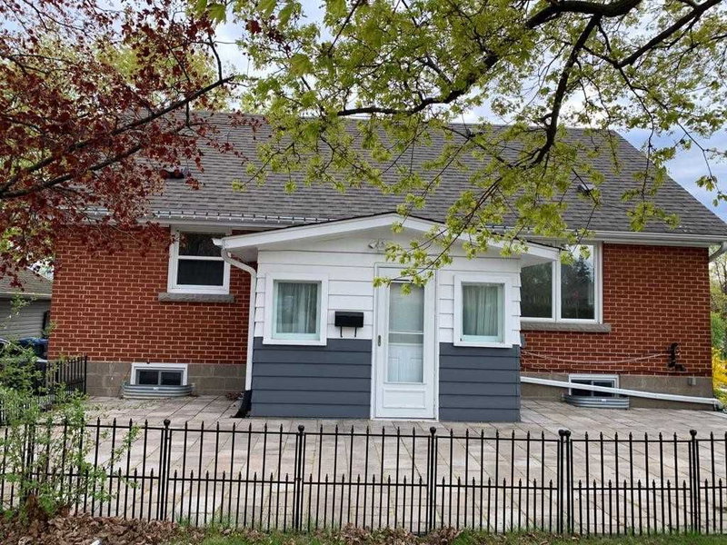 39 Woodward Ave, Brampton, L6V 1K2 | Image 2