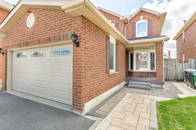 4426 Weeping Willow Dr, Mississauga, L5V1J9 | Image 3