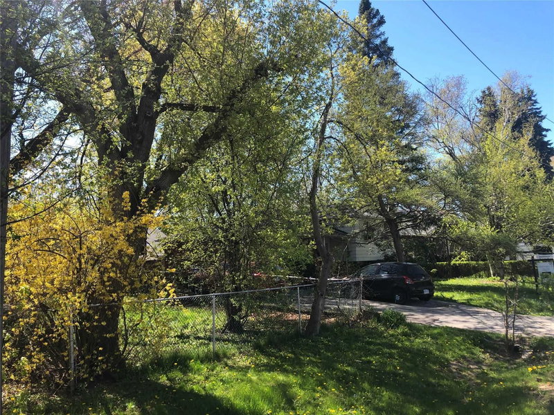 3118 Victoria St, Oakville, L6L1K2 | Image 2