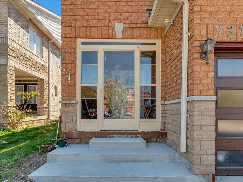 7314 Cork Tree Row, Mississauga, L5N8N9 | Image 2