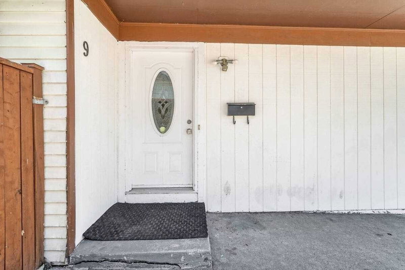 9 Bruce Beer Dr, Brampton, L6V2W7 | Image 3