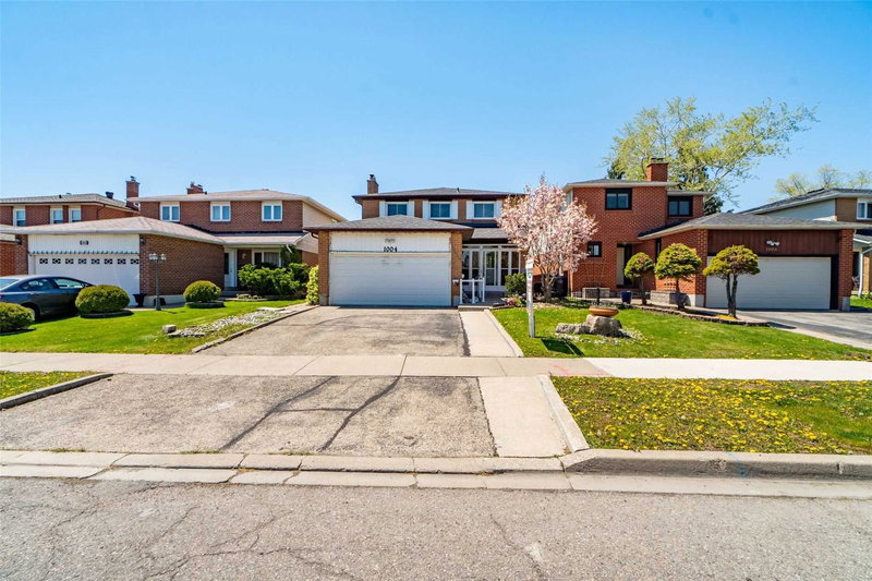 1004 Queensbridge Dr, Mississauga, L5C3R1 | Image 2