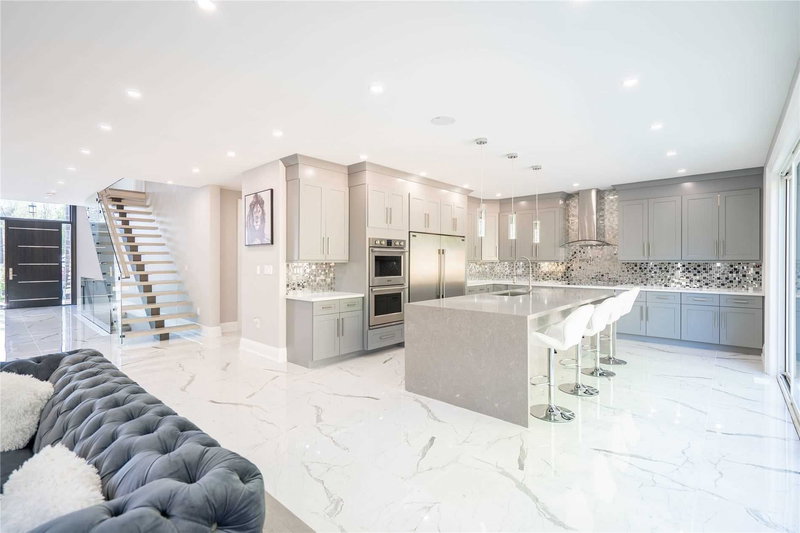 3 Bonnyview Dr, Toronto, M8Y3G5 | Image 3