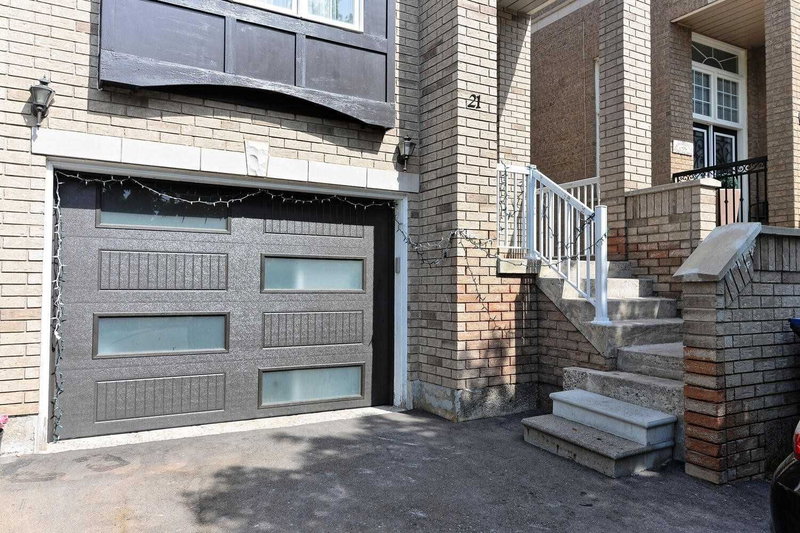 21 Cedarvalley Blvd, Brampton, L7A1N7 | Image 2