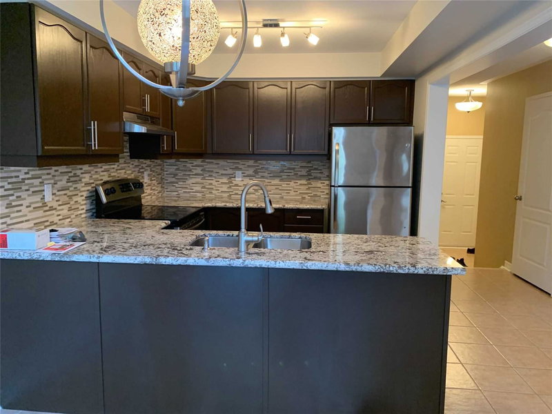 31 Mistdale Cres, Brampton, L7A1S2 | Image 3