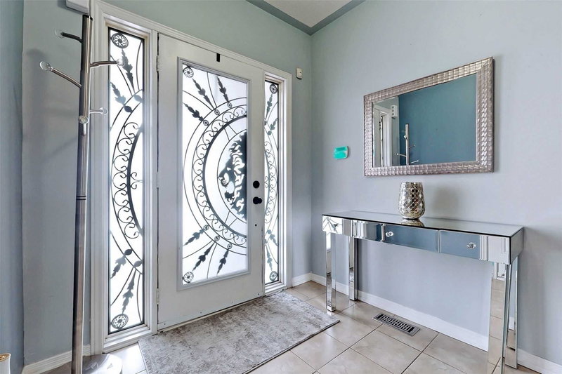 13 Burnstown Circ, Brampton, L6P3M1 | Image 2