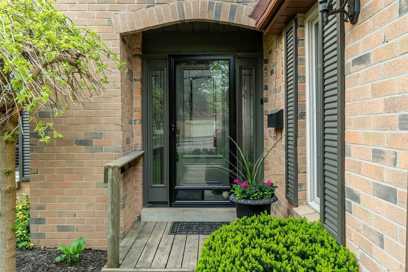 12 Torrance Wood, Brampton, L6Y 2T1 | Image 2