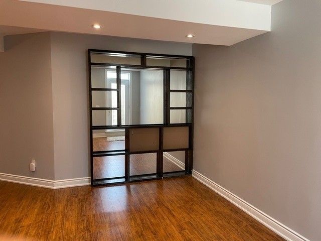 Lower - 3095 Tacc Dr, Mississauga, L5M0A9 | Image 2