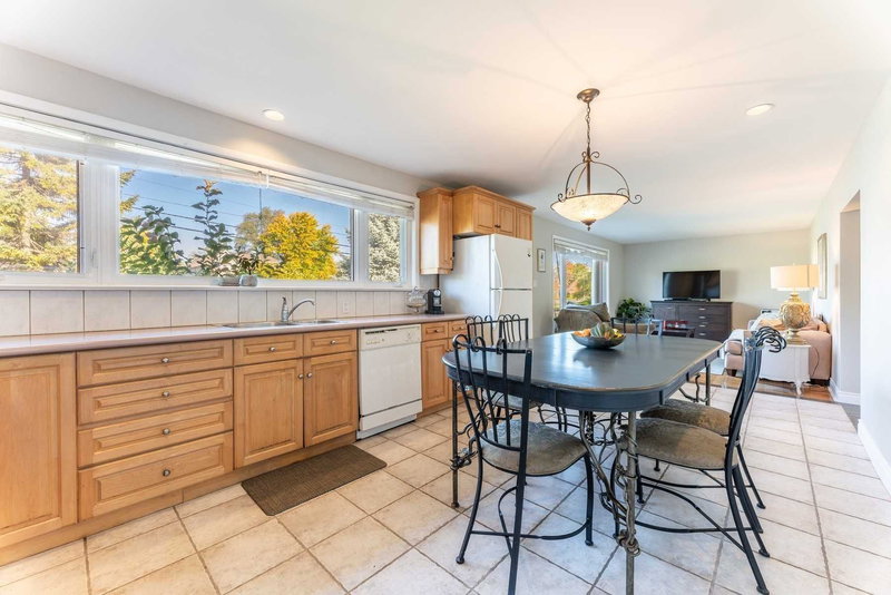 1350 Rebecca St, Oakville, L6L1Z4 | Image 3