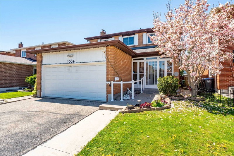 1004 Queensbridge Dr, Mississauga, L5C3R1 | Image 3