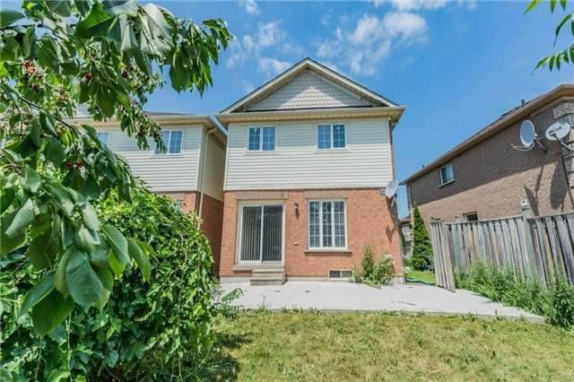 82 Twin Pines Cres, Brampton, L7A1M8 | Image 2