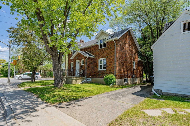 207 Queen St W, Brampton, L6Y 1M6 | Image 2